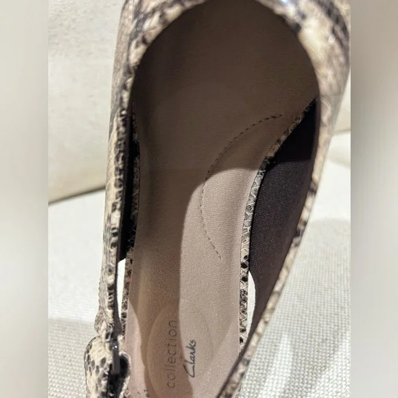 Clarks Comfort Flats Faux Snakeskin Slingback Shoe Women's Size 9 Cream Black - Picture 8 of 8